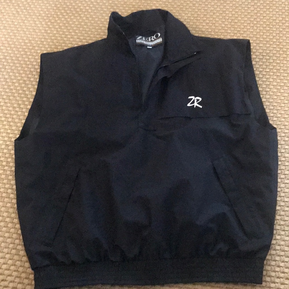 Zero restriction black golf wind vest.